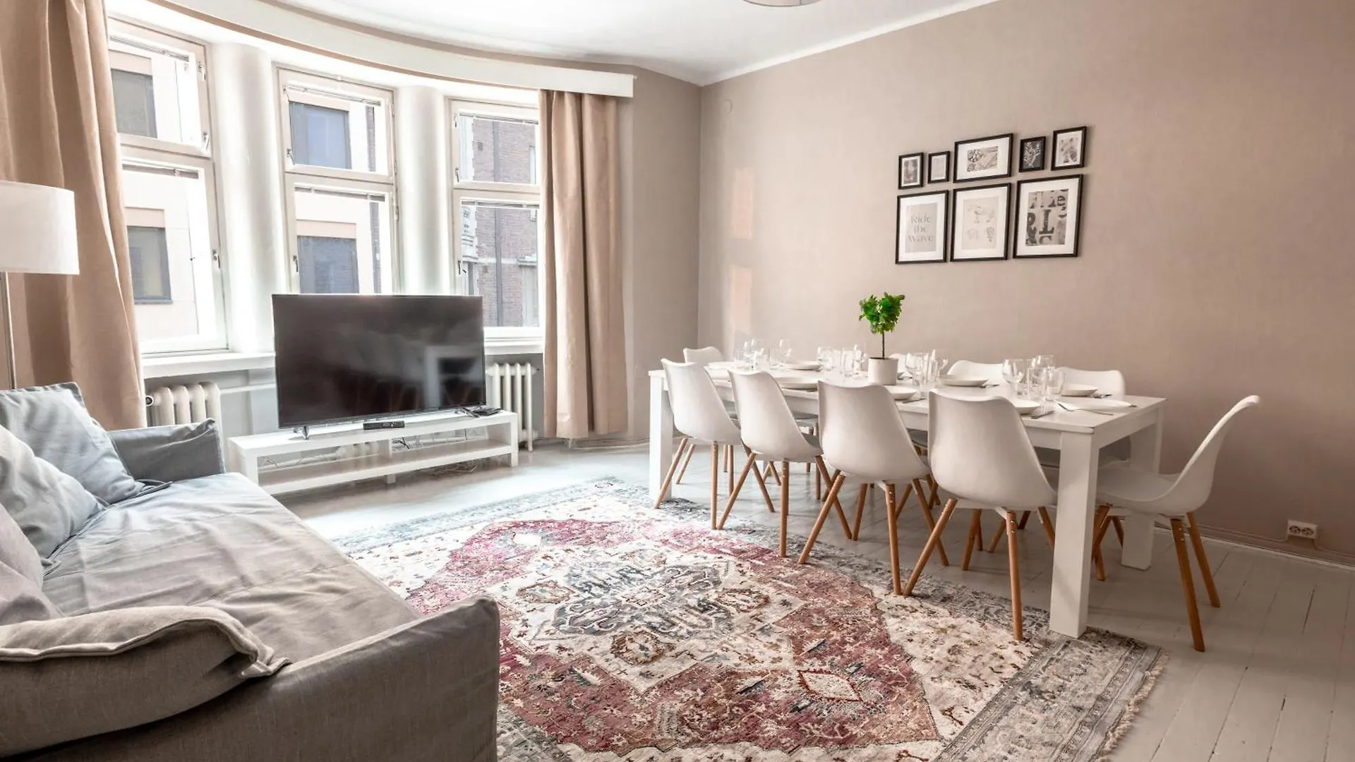 Spacious 5Br Apartment With Best Location In Kamppi هلسنكي