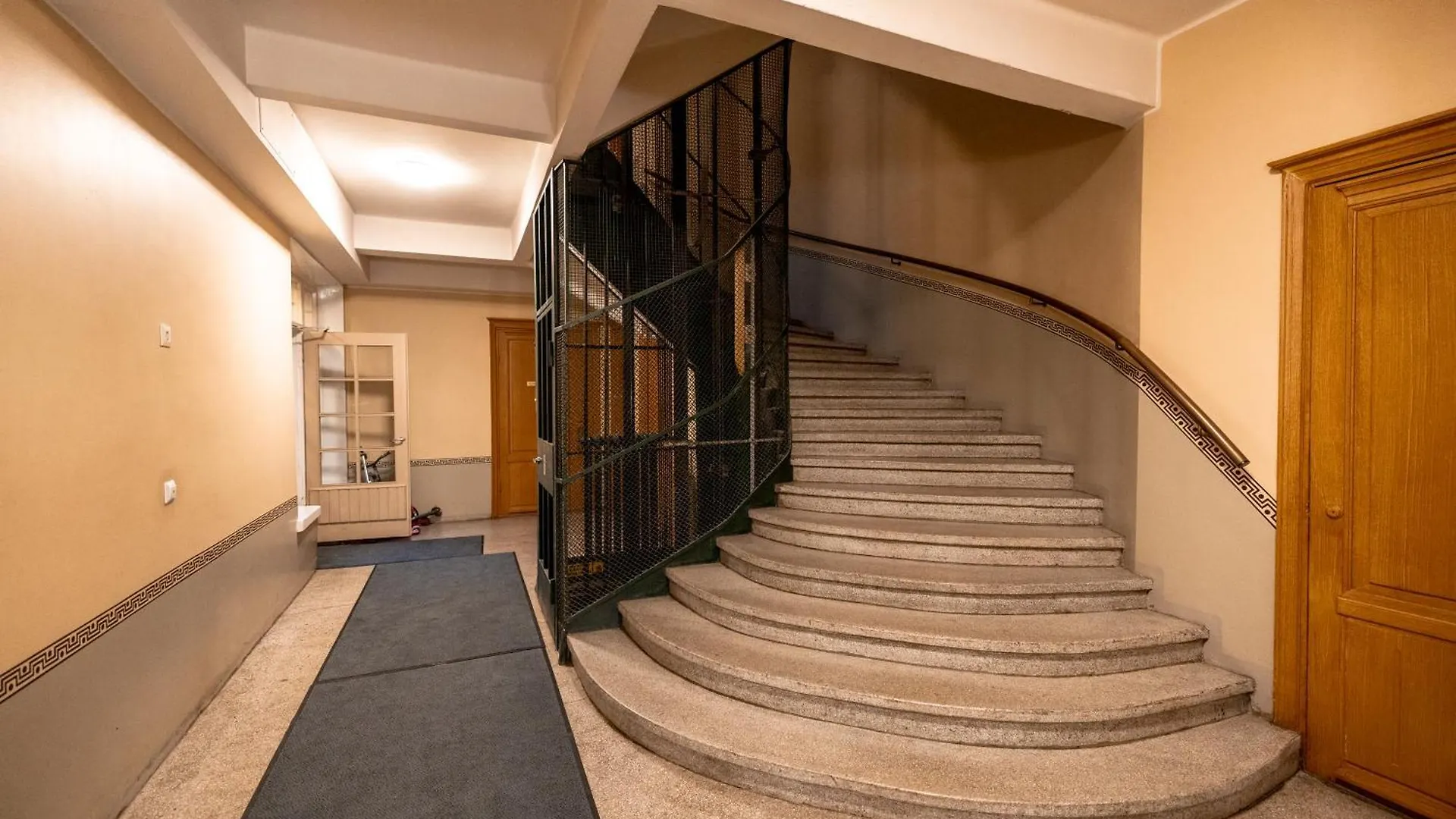 Spacious 5Br Apartment With Best Location In Kamppi هلسنكي