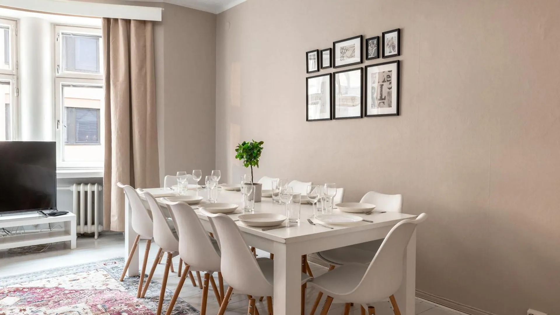 Spacious 5Br Apartment With Best Location In Kamppi هلسنكي