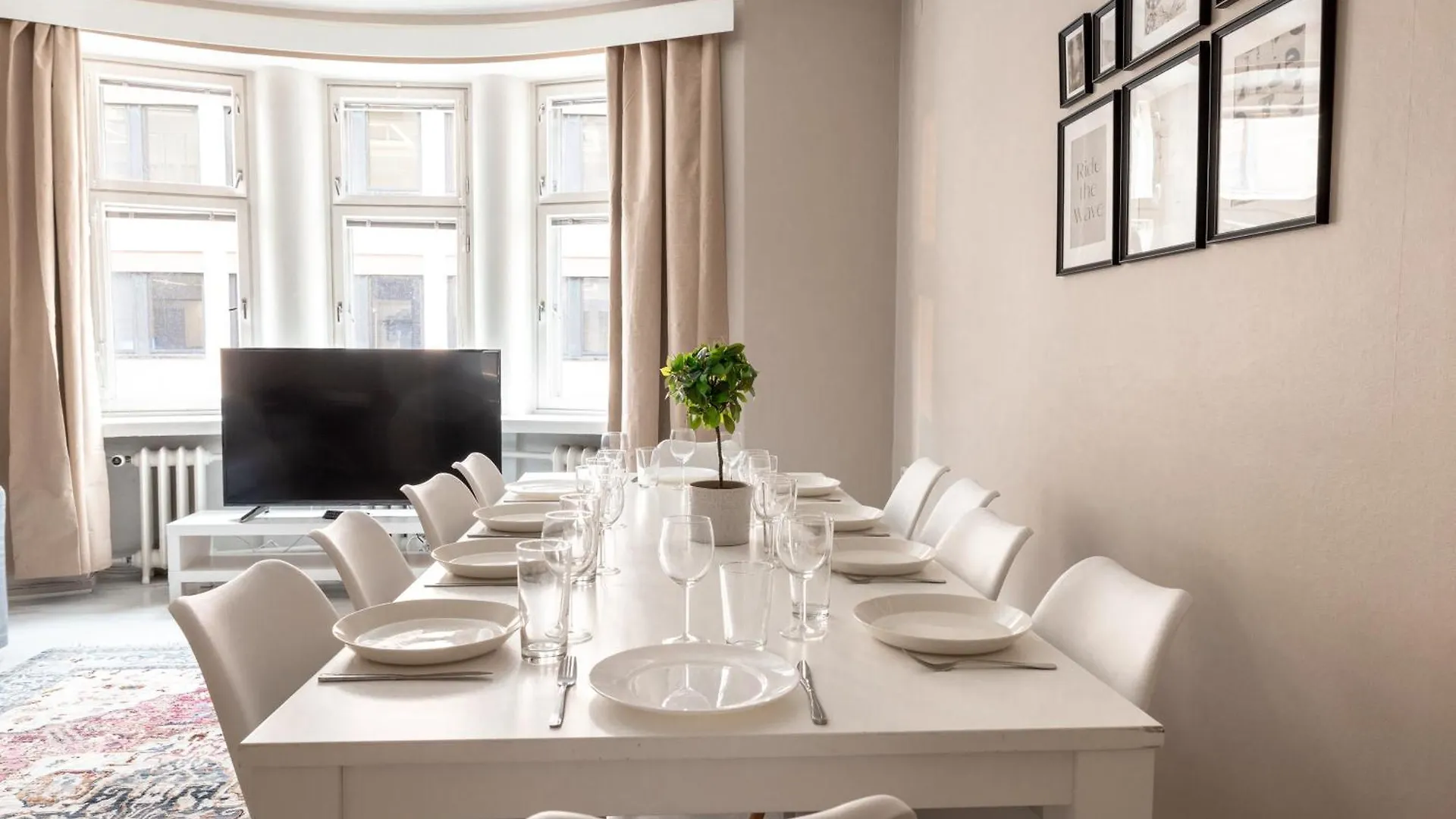 Spacious 5Br Apartment With Best Location In Kamppi هلسنكي